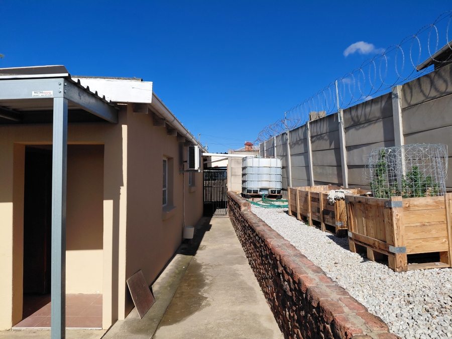 4 Bedroom Property for Sale in Heuwelkruin Eastern Cape